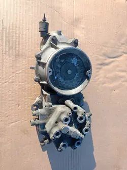 Distributeur carburant OEM 0438100069 Mercedes M110 2.8L