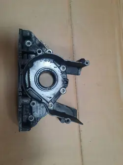 Moottorikansi OEM 038103153D VW 2.0 TDi:lle