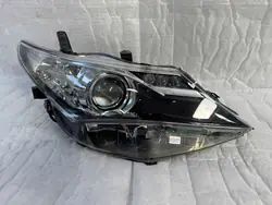 TOYOTA AURIS II 13- Faro Derecho