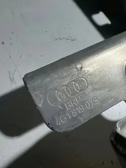 Audi OE Armaturenbrett-Verstärkung OEM 4G1819079