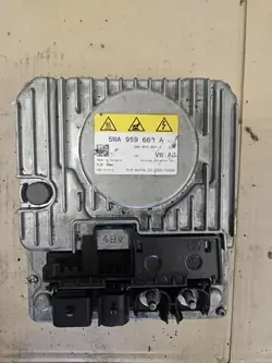 Audi A3 8Y 2023 Jännitemuunnin OEM 5WA959663A