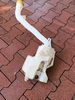 Tuulilasinpesunesteen säiliö Renault Clio IV 289103346R