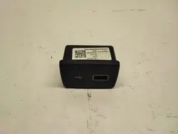 Tomada USB Fiat Doblo OEM 07357054130 - Usado
