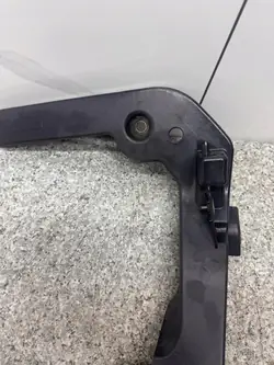 Support de fixation d'aile droit OEM 32234762 Volvo XC40