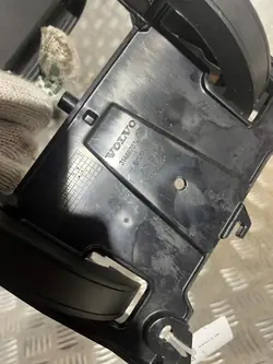 Volvo XC90 keskikäytävän käsinoja OEM 31469700