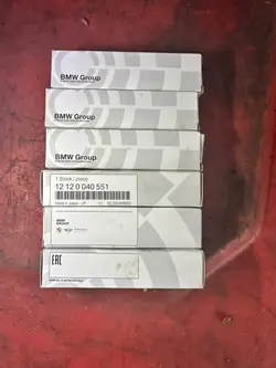 Vela de ignição BMW OE 12 12 0 040 551 - Usada