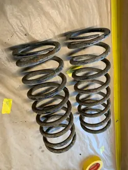 Par de molas suspensão traseira Opel Commodore A OEM 1015
