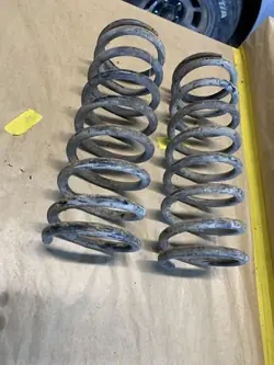 Par de molas suspensão traseira Opel Commodore A OEM 1015