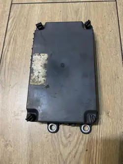 Volvo sulakekotelo OEM 22357981 - Käytetty kunto