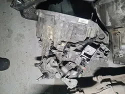 Manuaalivaihteisto 7701717852 Renault Grand Scenic II 1.9 DCI