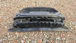 Pare-chocs avant complet Ford B-Max 1.6 TDCI OEM 8V51-8C607-CG