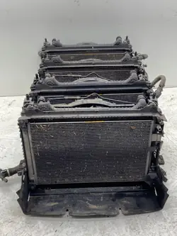 Jaguar XE X760 Jäähdytin Set OEM GX7319710BD