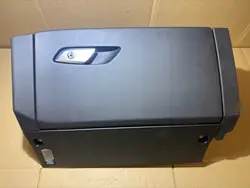 Audi A6 C8 Matkustajan hansikaslokero OEM 4K1857035A Musta