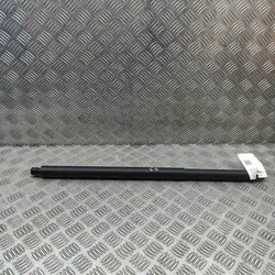 Oikea tavaratilan lukitusmoottori MERCEDES-BENZ GLE (W166) A1679800564