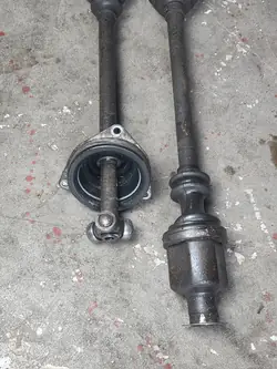 Arbre de transmission avant gauche Renault Kangoo I 1.5 DCi