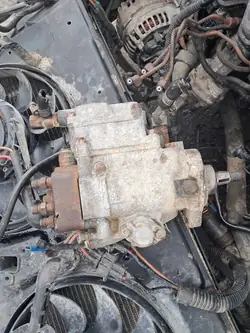 Kraftstoffinjektorpumpe VW Transporter T4 LT 2.5 TDI 074130107N