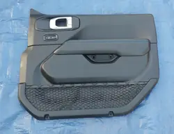 Jeep Wrangler JL Dörrklädsel OEM 6899986ABPP3 Höger Fram