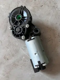 Hyundai Tucson III Oikean Istuimen Moottori OEM 88684-C1000