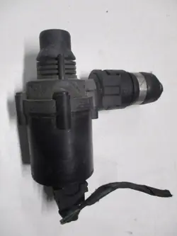 Soupape d'eau OEM 64216917700 - État utilisé
