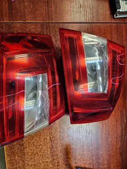 Lámpara trasera TYC izquierda/derecha