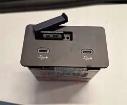 Prise USB Mazda CX-60 OEM KBB4669U0