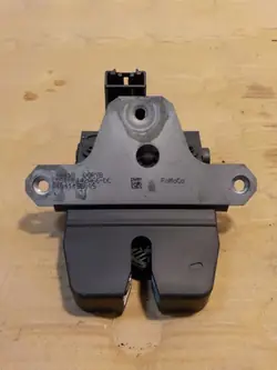 Serrure de hayon Ford OEM BM51R442A66D pour Focus MK3
