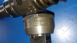 Volkswagen OE 038130073BC Injector