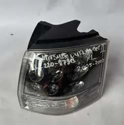 MITSUBISHI OUTLANDER 2019-2021 LUZ TRASERA DERECHA 8330B174