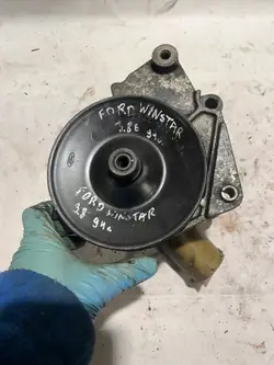 Ford Windstar 3.8 ohjauspumppu OEM DE3D691