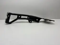 Audi A4 B8 vänster framskärmsfäste OEM 8W0821135C