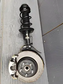 Toyota Yaris IV Vorderer linker Federbeindom OEM YARISIVZWROTNICA