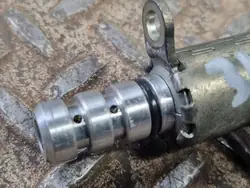 Válvula de pressão de óleo Audi OE 06K 115 243L - Usada