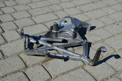 Jeep Wrangler JL 2018+ Bevestigingsbeugel OEM 68367374AD