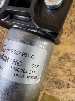 Audi A6 C8 Tavaratilan Luukun Saranamoottori OEM 4K9827851C/4K9827852C