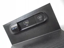 Kia USB-pistorasia OEM LX6T-14F662-ZBA 12V