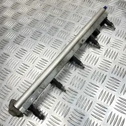 Riel de combustible 2.5T Volvo V70 III XC70 III S80 II C30 V50 S40 II C70 II