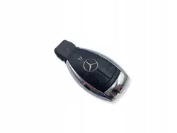 Llave Mercedes OEM UHP2261 - 3 Botones Plata Usada