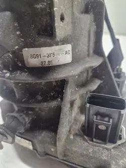 Pompe de direction assistée Ford BG913K514AC - Pièce OE
