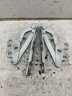Charnière de Capot Gauche Droite Opel Corsa D Lift (11-14) 13311903 13311902