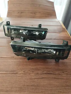 Skoda 5E0941699 Halogeenivalot - Vasen ja Oikea Sarja