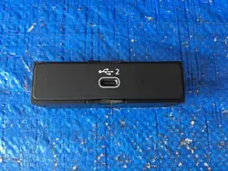 Audi Q5 USB-portti OEM 8W0035708A - Käytetty