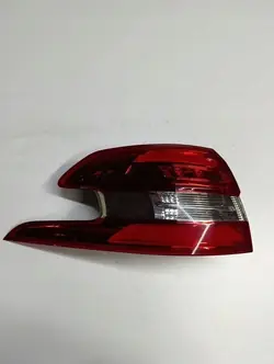 Luz trasera izquierda Peugeot 308 T9 OEM 9678093980