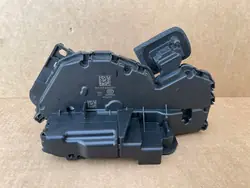 Dörrlås Vänster Bak VW Skoda Audi OEM 5TA839015T