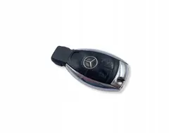 Llave Mercedes OEM UHP2265 - 3 Botones Plata Usada