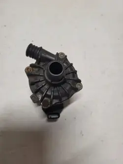 Moteur de pompe à eau BMW OEM 70136016 pour X5 E70 4.4L