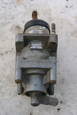 Soupape de frein Knorr-Bremse MB4825 pour MAN