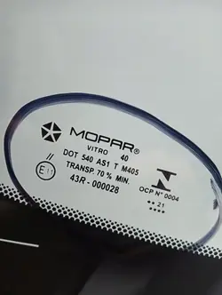 Begagnad Mopar vindruta OEM DW01836GBN för Dodge Ram