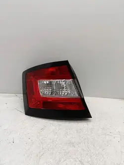 Luz trasera izquierda para Skoda Fabia III HB