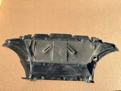 AUDI A5 A4 B8 Alustasuojus 8K1863821H