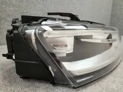 Réflecteur de phare avant droit - Audi Q3 2011-2014 OEM
